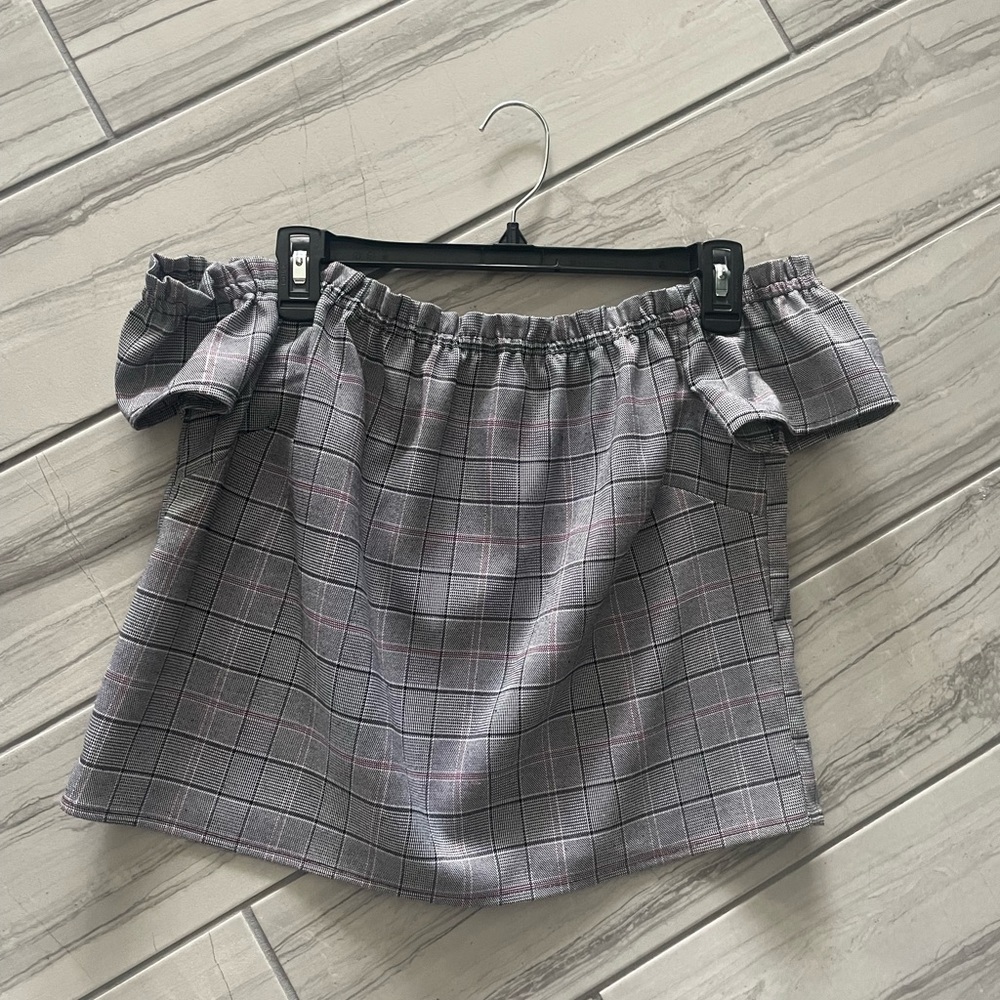 Strapless Guess top with cuffed shoulders